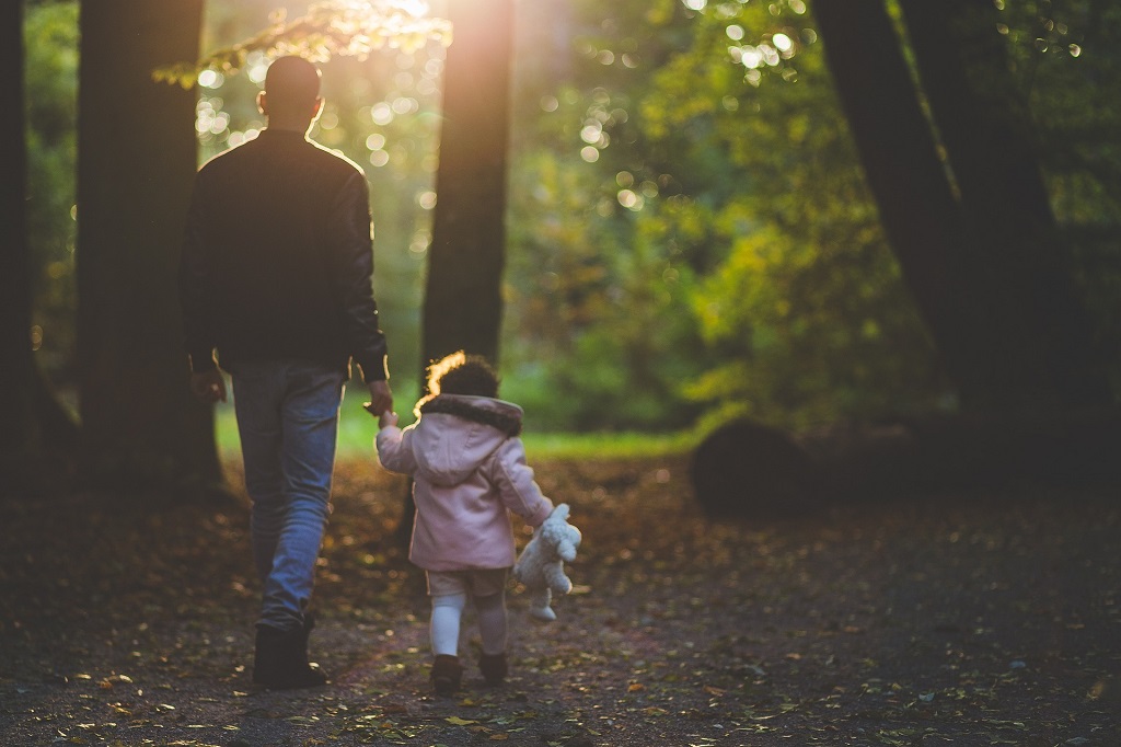 Balade en forêt en famille